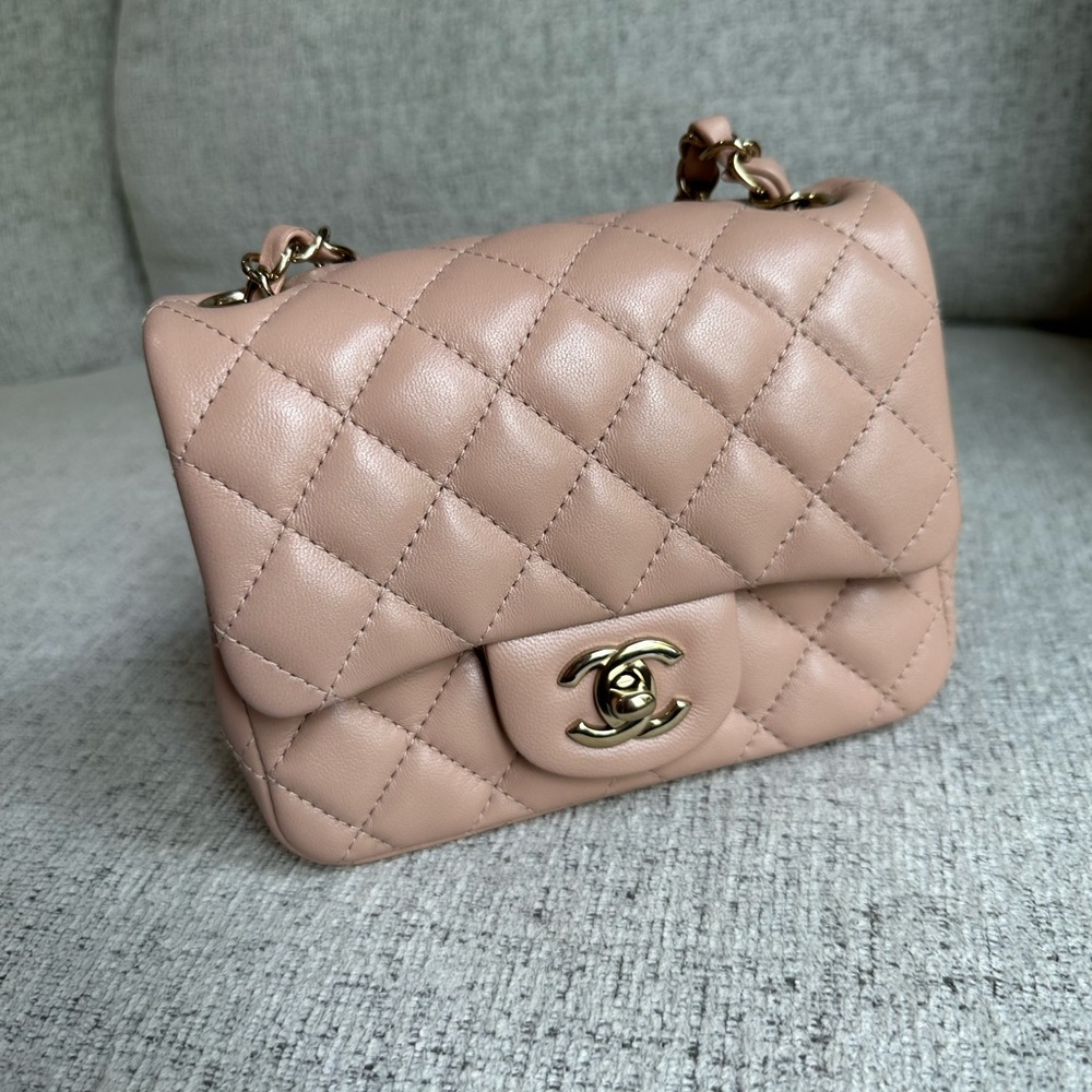 BEAUTIFUL Chanel 21a beige classic mini square